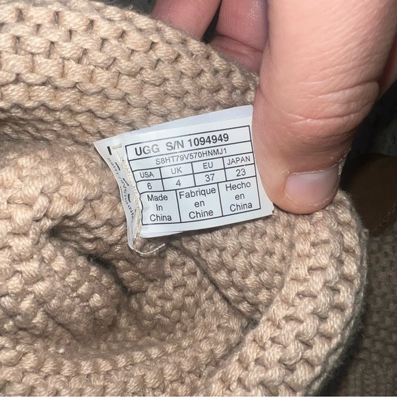 UGG
Purl Cardy Knit Boot size 6 - Picture 10 of 10